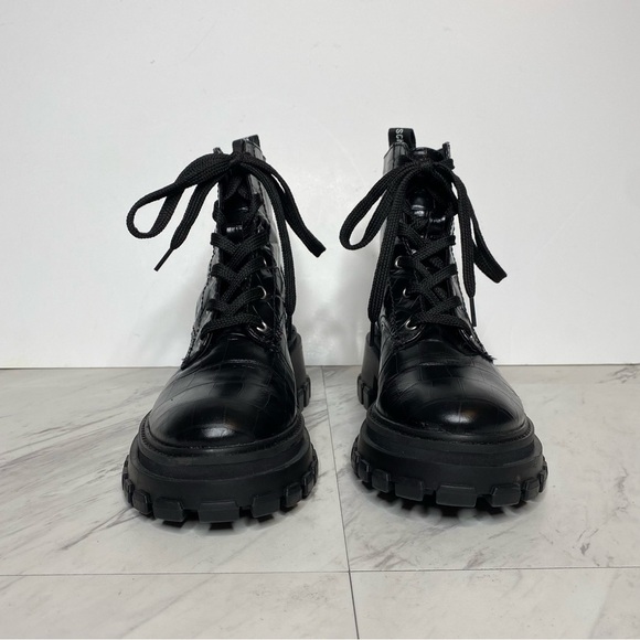 New! Schutz Chunky Lug Sole Lace Up Croc Embossed Leather Boot 6B - Picture 2 of 12